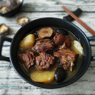 鸭肉炖香菇土豆