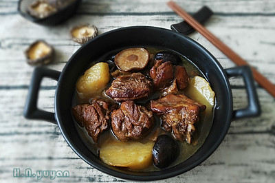 鸭肉炖香菇土豆