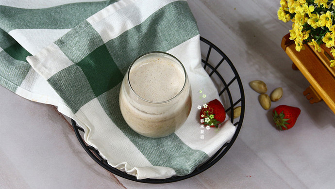 草莓蛋白营养坚果燕麦饮-孕期早餐下午茶食谱