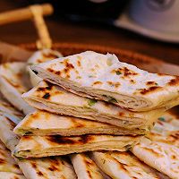 #中秋跟着金龙鱼外婆乡小榨菜籽油一起吃香喝辣#葱花椒盐烧饼的做法图解16