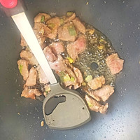 家常菜的新吃饭：蒜苗炒肉的做法图解4