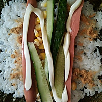 玉米火腿肉松黄瓜寿司的做法图解4