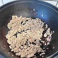 营养早餐 ——菌菇肉酱面的做法图解6