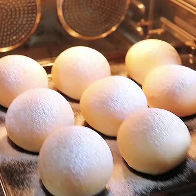 奶香十足的牛乳小餐包