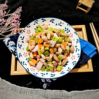 #晒出你的团圆大餐#快手蔬菜丁拌五香花生米的做法图解10