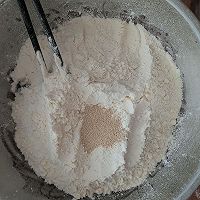 黑米豆沙包/黑米板栗包/黑米发面饼的做法图解3