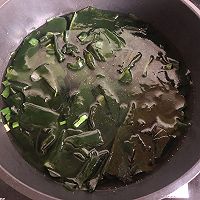 裙带菜豆腐汤的做法图解5
