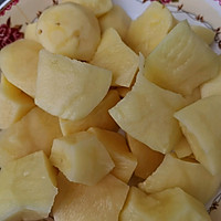 五花肉炖豆角土豆的做法图解4