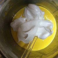 玛芬杯式戚风蛋糕的做法图解5