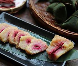 古法枧水苏木粽，晶莹的糯米中间一点殷红。的做法