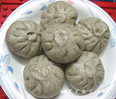 黑芝麻豆沙包