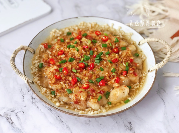 鲜美嫩滑的蒜蓉辣酱蒸龙利鱼