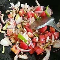 番茄香菇木耳青椒洋葱肉丝一起嗨的做法图解7