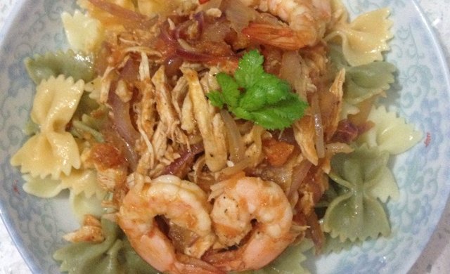 鲜虾鸡丝蝴蝶面