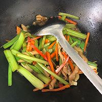 芹菜爆炒鸭肠的做法图解4