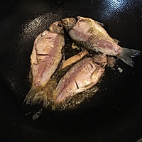 鲫鱼汤的做法图解1