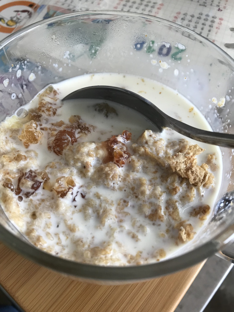 水果 麦片 牛奶 桃胶（早餐）的做法
