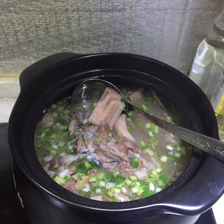 龙骨炖湖藕的做法