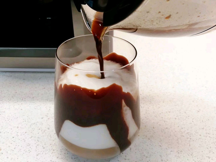 自制巧克力拿铁咖啡的做法