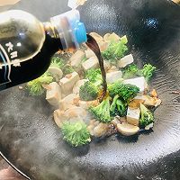 西兰花蘑菇炒豆腐的做法图解6