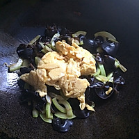 西葫芦木耳炒鸡蛋的做法图解6