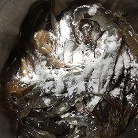 路飞酱的椒盐虾的做法图解2