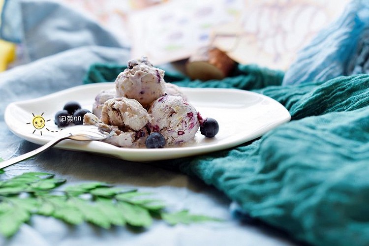 沁凉柔滑蓝莓冰激凌球的做法