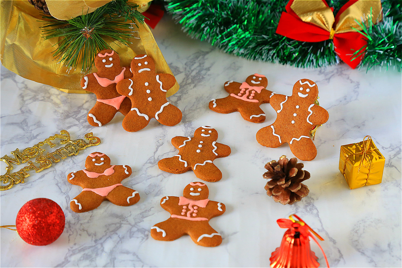 圣诞姜饼饼干的做法_圣诞姜饼饼干怎么做_圣诞姜饼饼干的家常做法_Archeboy【心食谱】