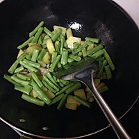 土豆豆角焖面的做法图解3