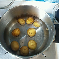 椒盐小土豆的做法图解1