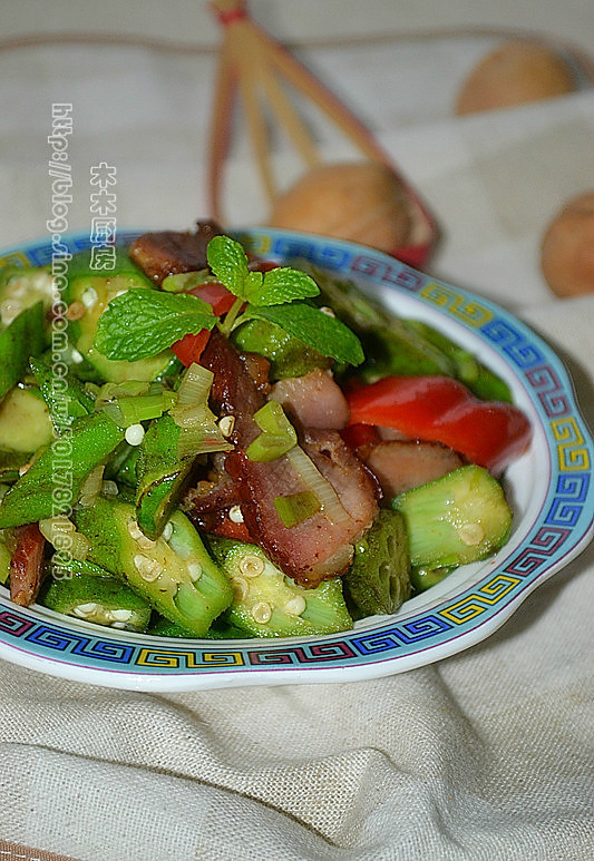 秋分时节养生菜---秋葵炒腊肉的做法