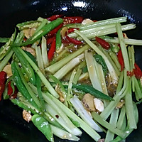 芹菜五花肉的做法图解5