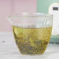 夏日排毒减脂快乐水——苹果绿茶优酪乳的做法图解2