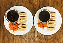 #换着花样吃早餐#简单易操作的中式早餐：猪肉玉米锅贴+红豆粥的做法