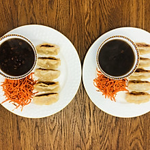#换着花样吃早餐#简单易操作的中式早餐：猪肉玉米锅贴+红豆粥
