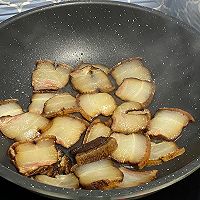 广式家常菜（荷兰豆炒腊肉）的做法图解1