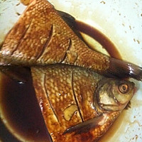 红烧鳊鱼（鲫鱼，花鲢…都可）的做法图解2