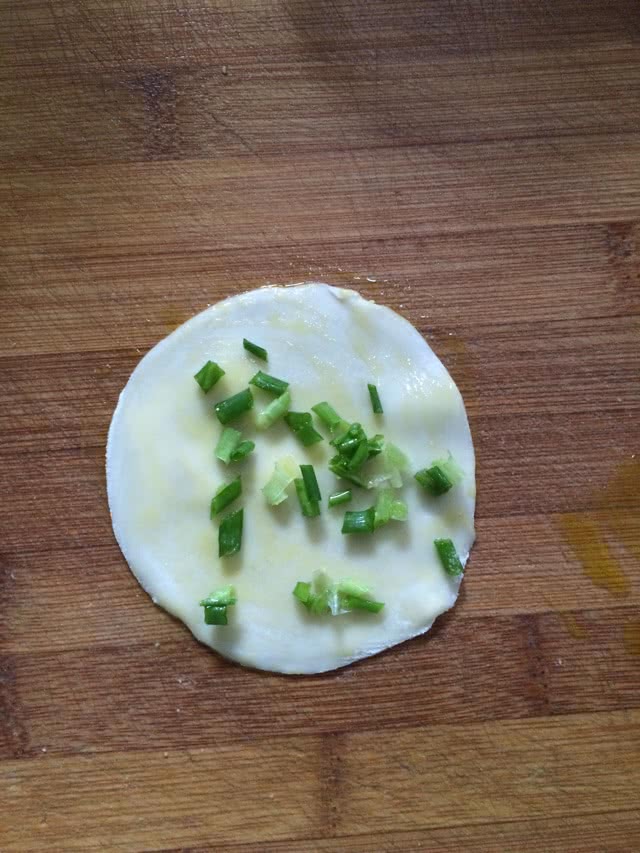 快手葱油饼#熙悦食品高筋小麦粉#的做法图解6