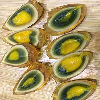 豆腐拌皮蛋的做法图解8