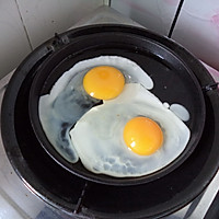  铁板黑椒肠仔鸡蛋的做法图解3