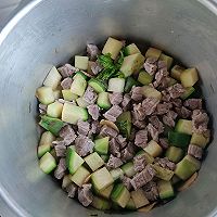 高压锅版牛肉炖萝卜的做法图解7