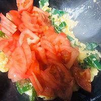 简易、好看、好吃还健康少脂的《西红柿鸡蛋青椒拌面》的做法图解20