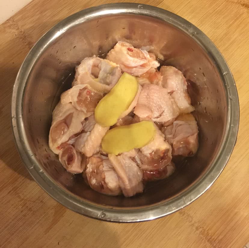 吮指三杯鸡的做法图解2