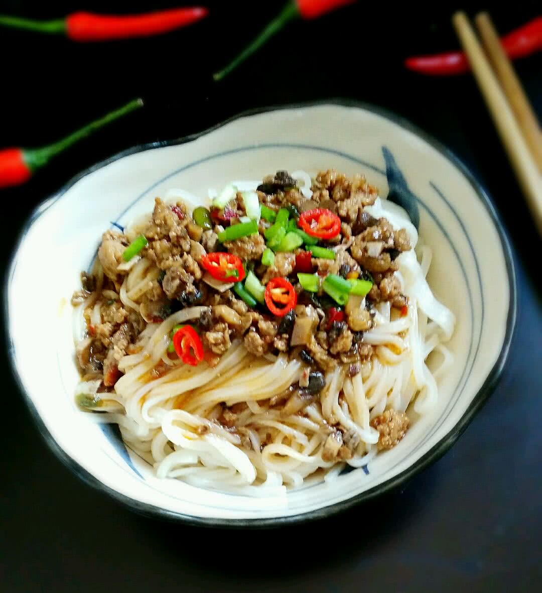 ZapPaLang: 香菇鸡丝面 Dried mushroom and shredded chicken noodles