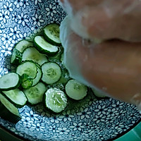 #珍选捞汁 健康轻食季#捞汁黄瓜变蛋的做法图解2