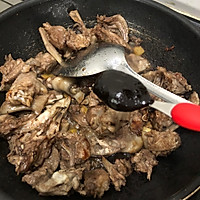 腐竹焖鹅肉的做法图解5