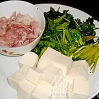 香菜叶肉片豆腐汤的做法图解1