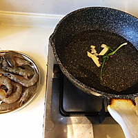 白灼虾这样煮 鲜甜美味又嫩的做法图解1