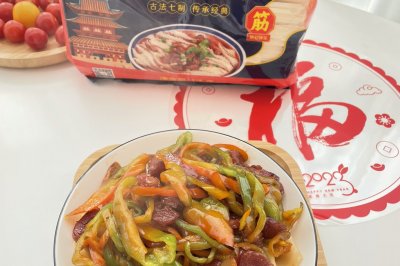 青椒腊肠刀削面