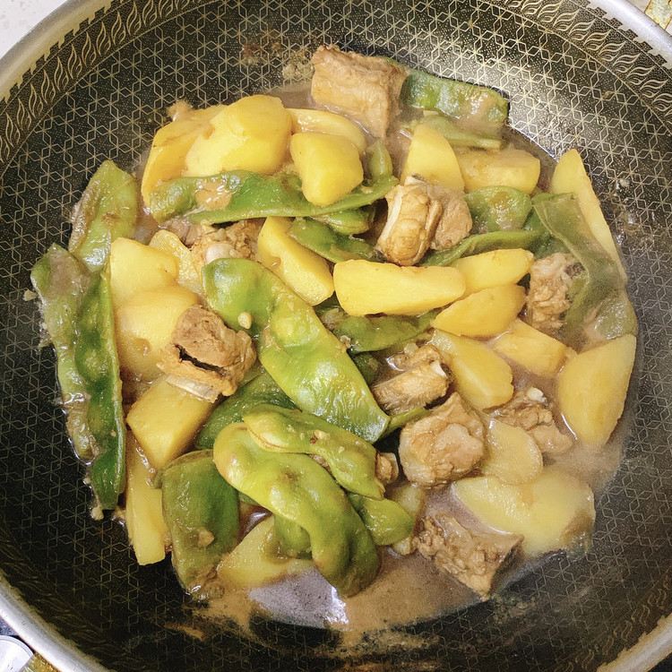 咱们那旮旯油豆角土豆炖排骨的做法
